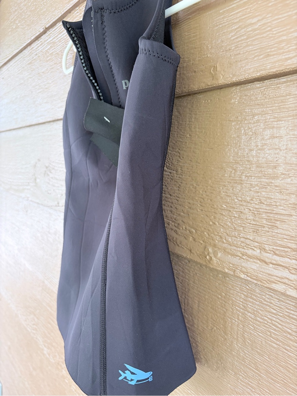 Patagonia NWT Woman’s R1 Vest in Black -Sz 2 (65-75 Degree Water) - Picture 9 of 9